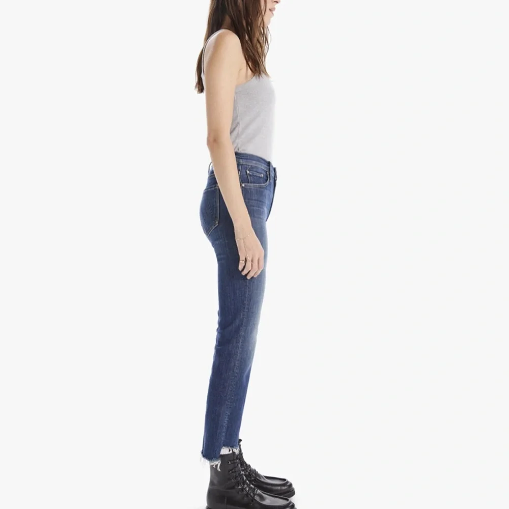 MOTHER The Insider Crop Step Fray in size 30
GIRL CRUSH - Picture 2 of 14